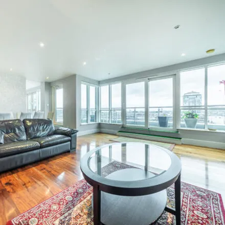 Image 1 - Fountain House, 16 A202, London, SW8 2LJ, United Kingdom - Room for rent
