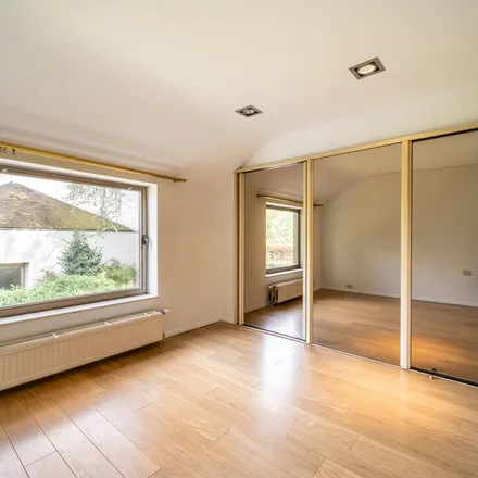 Rent this 2 bed apartment on Rue Baron Roger Vander Noot - Baron Roger Vander Nootstraat 21 in 1180 Uccle - Ukkel, Belgium