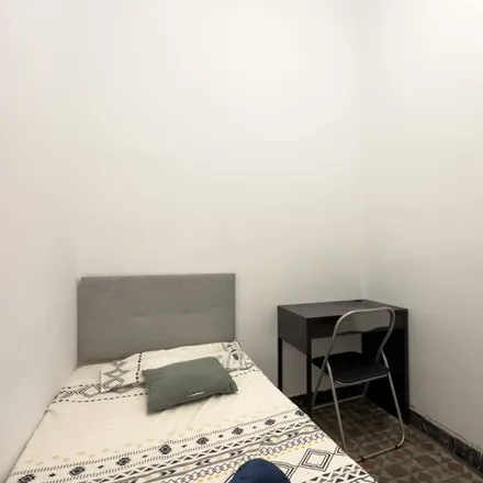 Rent this 6 bed room on University of Barcelona in Gran Via de les Corts Catalanes, 08001 Barcelona