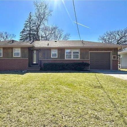 Buy this 3 bed house on 2864 Vine Street in West Des Moines, IA 50265