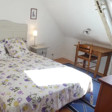 Rent this 2 bed house on 29250 Saint-Pol-de-Léon