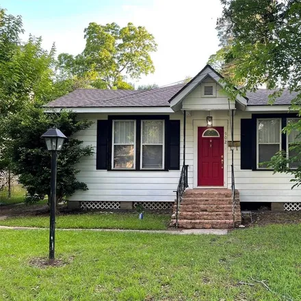 Buy this 4 bed house on 902 Anniston Avenue in Broadmoor Terrace, Shreveport