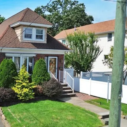Buy this 3 bed house on 254 DuBois Avenue in New York, NY 10310