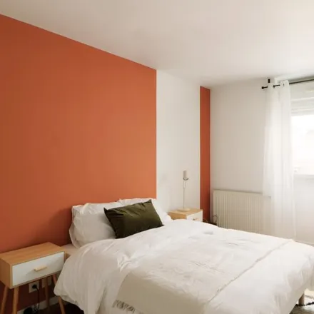 Rent this 4 bed room on Cathédrales du rail in Rue du Bailly, 93210 Saint-Denis