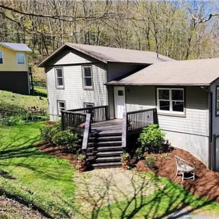 Buy this 3 bed house on 1449 Meadow Avenue in Avery County, NC 28604