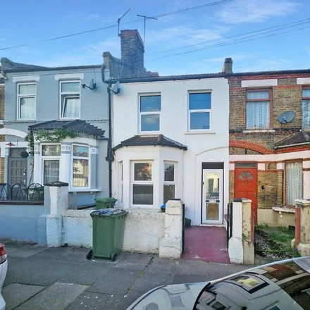 Rent this 4 bed townhouse on Liffler Road in Glyndon, London