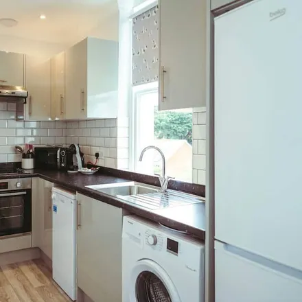 Image 3 - Eastbourne, BN21 4NH, United Kingdom - Apartment for rent