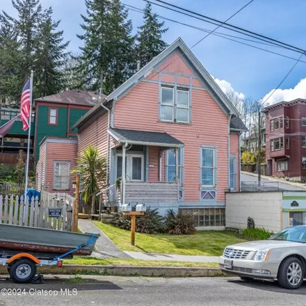 Buy this 4 bed house on 1229 Franklin Avenue in Astoria, OR 97103