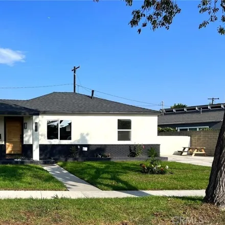 Buy this 3 bed house on 2060 Lomina Avenue in Long Beach, CA 90815