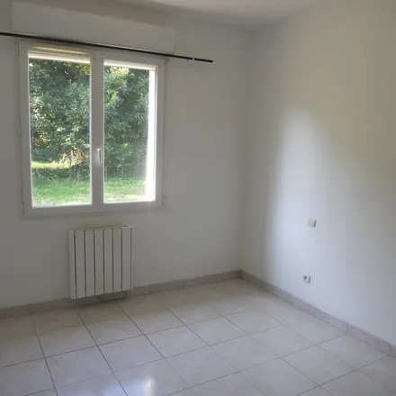 Rent this 4 bed apartment on 12 Rue du Clos Corbin in 77760 Nanteau-sur-Essonne, France
