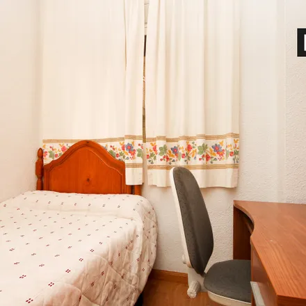 Rent this 4 bed room on Farmacia Alonso in Calle Pedro Antonio de Alarcón, 18005 Granada