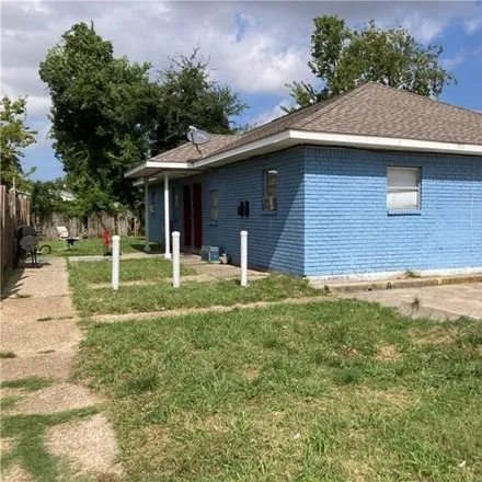 Buy this 4 bed house on 312 North Elm Street in Metairie, LA 70003