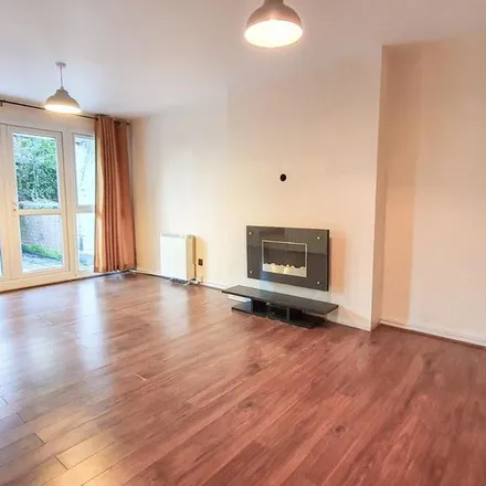 Image 6 - The Spinney, Little Amwell, SG13 7HZ, United Kingdom - Apartment for rent