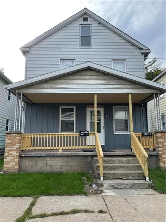 Buy this 6 bed duplex on 1345 Lynn Street in Erie, PA 16503