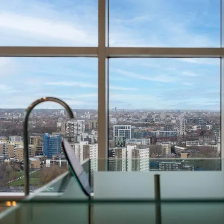 Rent this 4 bed apartment on Hanover House in 32 Westferry Circus, Canary Wharf