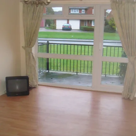 Image 4 - 9 Myring Drive, Sutton Coldfield, B75 7SD, United Kingdom - Apartment for rent