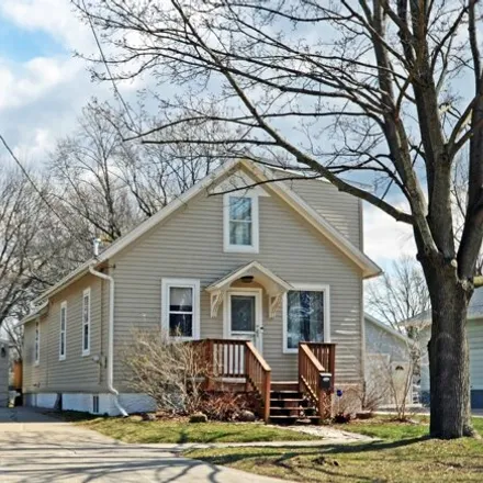 Buy this 3 bed house on 1125 South Irwin Avenue in Green Bay, WI 54301