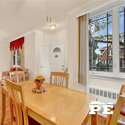 Image 7 - 3812 Quentin Road, New York, NY 11234, USA - Townhouse for sale