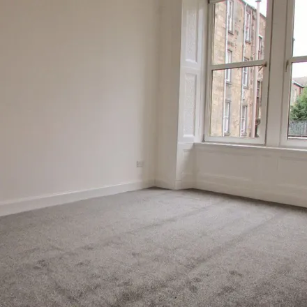 Rent this 2 bed townhouse on Holyrood Crescent in Queen's Cross, Glasgow