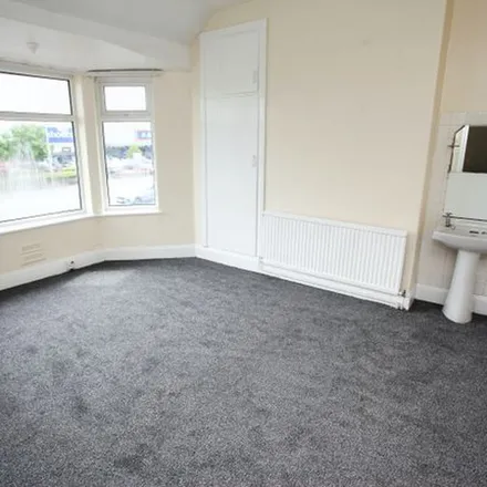 Rent this 2 bed townhouse on Newport Road in Cardiff, CF24 1RR