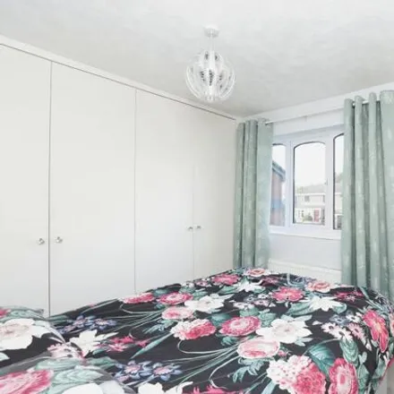 Image 6 - Oakworth Grove, Sheffield, S20 4SE, United Kingdom - House for sale