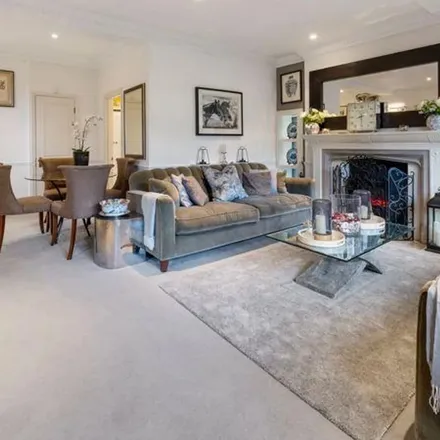 Rent this 3 bed apartment on 71 Frognal in London, NW3 6XD