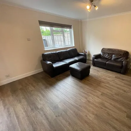 Image 9 - Fox Close, Elstree, WD6 3HS, United Kingdom - Duplex for rent