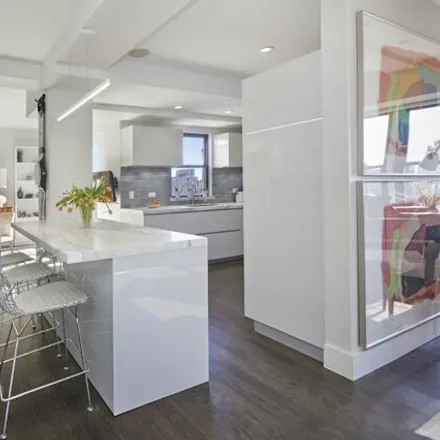 Image 4 - 301 West 72nd Street, New York, NY 10023, USA - Apartment for sale