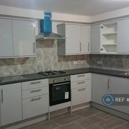 Image 7 - Courtfield Crescent, Greenhill, London, HA1 2JZ, United Kingdom - House for rent