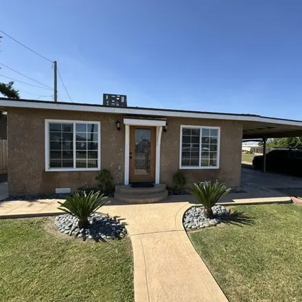 Image 2 - 217 East Beacon Avenue, Tulare County, CA 93274, USA - House for sale