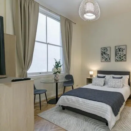 Rent this studio apartment on 9/11 All Saints Road in London, W11 1HH