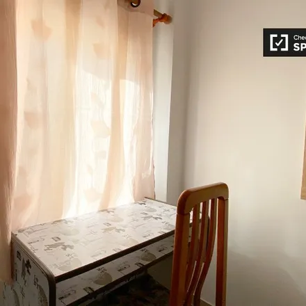 Rent this 4 bed room on El Corte Inglés - Hipercor in Avinguda de Pius XII, 51