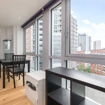 Rent this studio apartment on Ontario Tower in 4 Fairmont Avenue, London