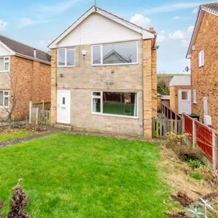 Buy this 3 bed house on Topcliffe Mead in Morley, LS27 8UL