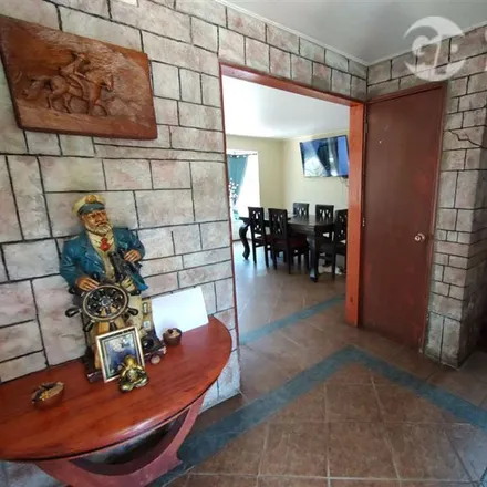 Buy this 4 bed house on Avenida Larapinta Oriente 2541 in Lampa, Chile
