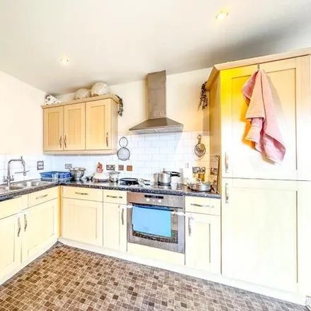 Image 5 - Ashleigh Court, Beechen Grove, Watford, WD17 2AD, United Kingdom - Apartment for sale