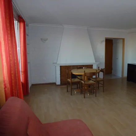 Rent this 2 bed apartment on 121 Rue de Saint-Cloud in 92000 Nanterre, France