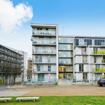 Rent this 2 bed apartment on Emerson House in Chadwell Lane, London