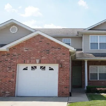 Rent this 3 bed house on 712 Titan Drive in Petersburg, O'Fallon