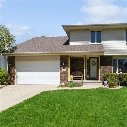 Buy this 4 bed house on 9679 Winston Avenue in Urbandale, IA 50322