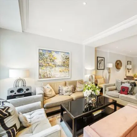 Image 3 - 58 Eaton Place, London, SW1X 8BY, United Kingdom - Apartment for sale