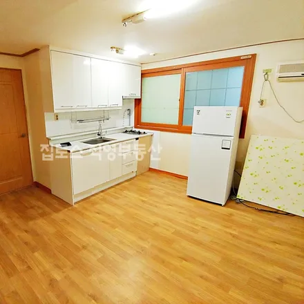 Image 3 - 서울특별시 은평구 신사동 29-180 - Apartment for rent