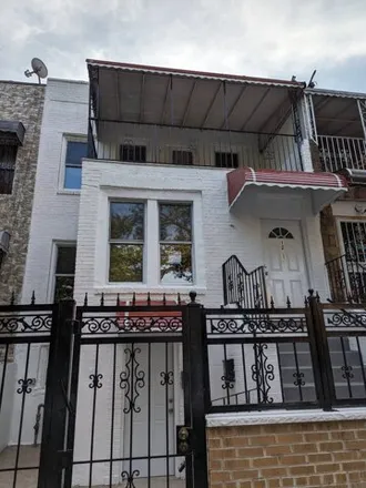 Buy this 5 bed house on 1221 Manor Avenue in New York, NY 10472