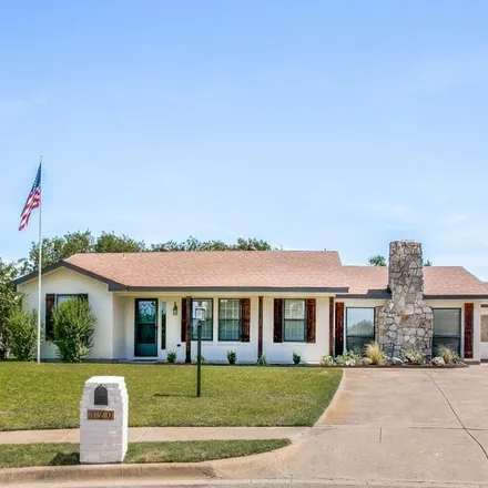 Buy this 3 bed house on 320 Lakeway Drive in Benbrook, TX 76126