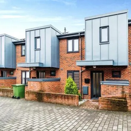 Buy this 3 bed townhouse on 30 Wilton Avenue in Bedford Place, Southampton