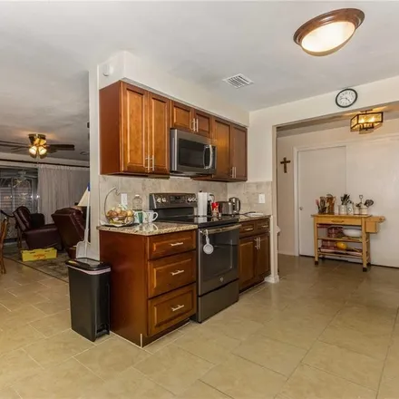 Image 7 - 2021 Seton Drive, Clearwater, FL 33763, USA - House for sale