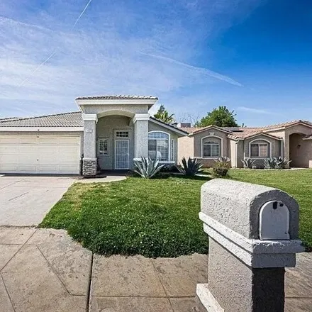 Buy this 3 bed house on 7397 North Lola Avenue in Fresno, CA 93722