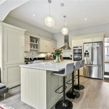 Image 4 - 14 Bexhill Road, London, SW14 7NF, United Kingdom - Townhouse for sale