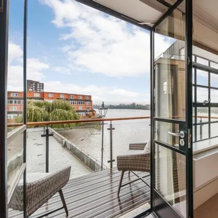 Rent this 3 bed room on Palace Wharf in 6-23 Rainville Road, London