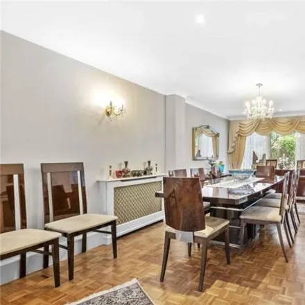 Image 5 - Lord Chancellor Walk, London, KT2 7HG, United Kingdom - House for sale
